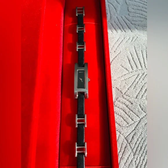 CUTE 💖ATTRACTIVE ❤️SEXY 🔥GUCCI watch 🔥
